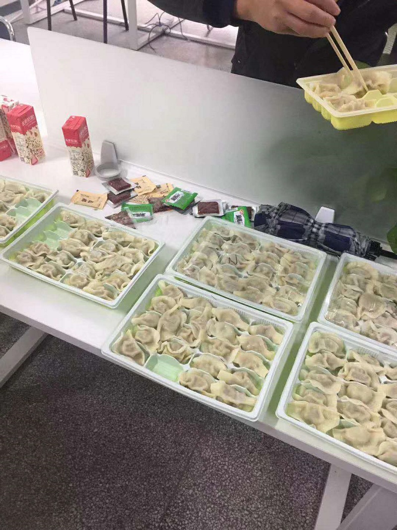 今日冬至，啟邁給全體員工送溫暖